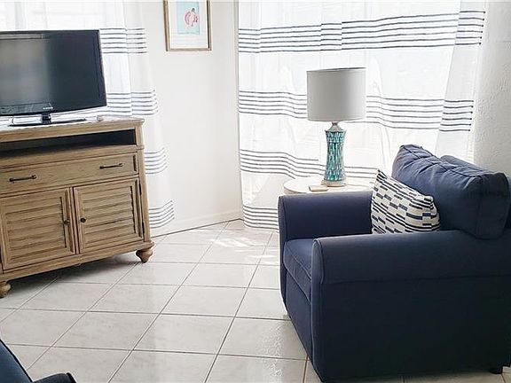 5th image of 3911 Castell Dr