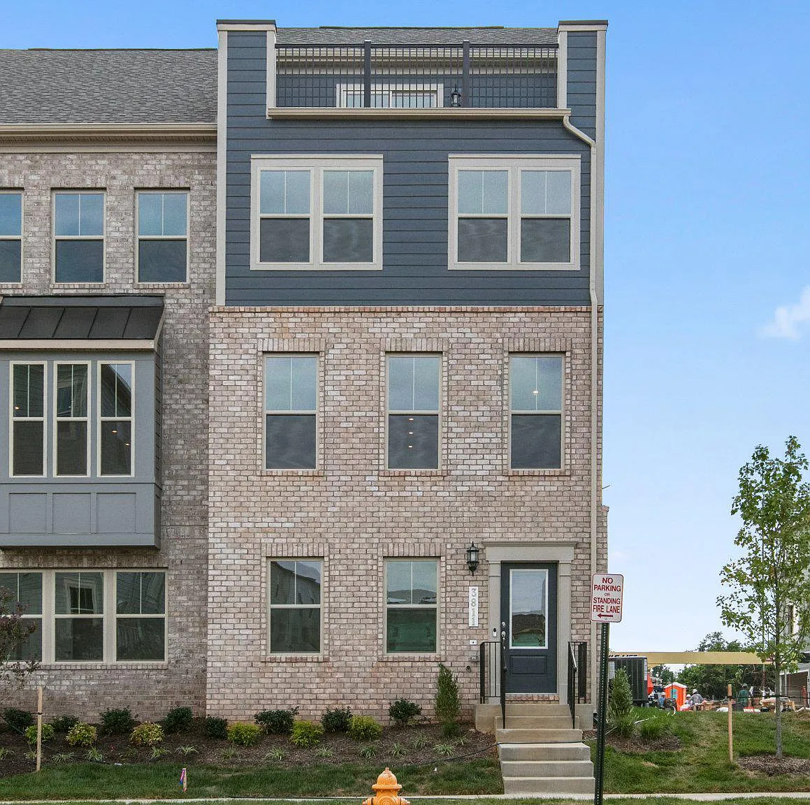 4 bed, 3.5 bath, 2326 sqft, $3,600 — Photo 1
