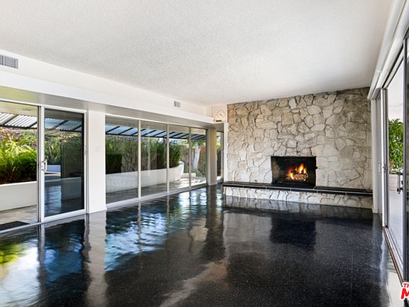 3rd image of 6268 Mulholland Hwy