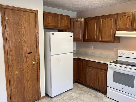4th image of 3915 Central Ave