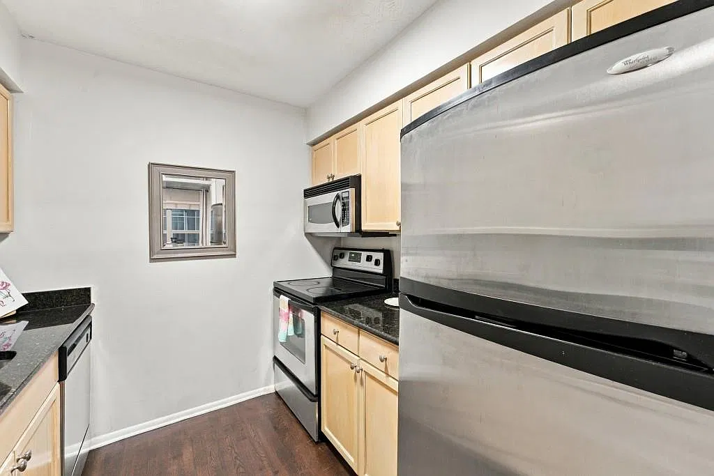 2 bed, 2.0 bath, 1073 sqft, $2,000 — Photo 3