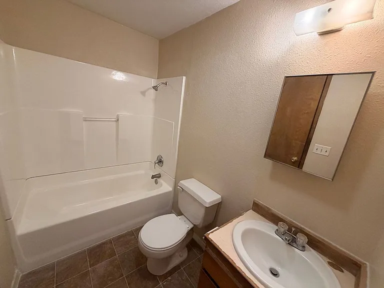 2139 Biehn St #16 — Photo 10