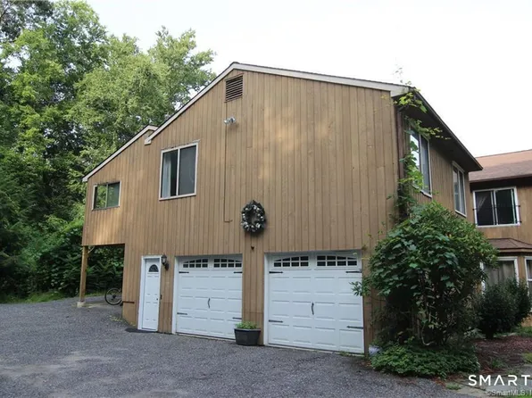 8 Cawdor Burn Rd #A, Brookfield, CT 06804