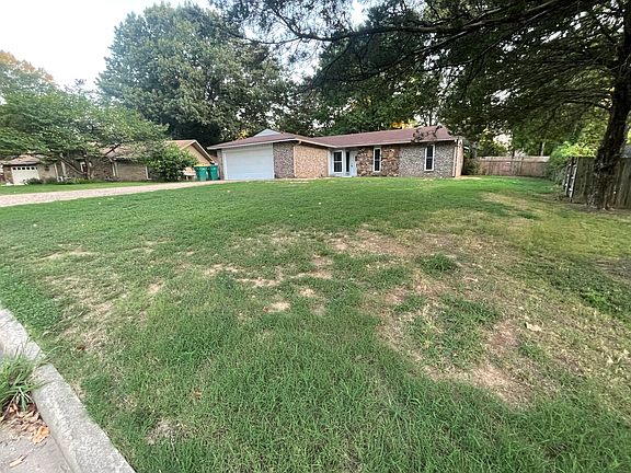 2nd image of 301 Briarwood Ct