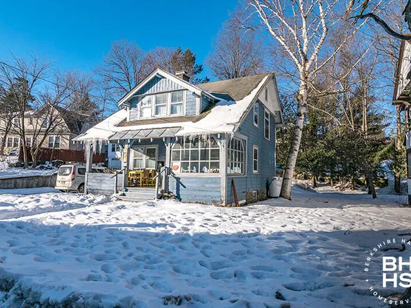 103 Franklin Ave, Saranac Lake, NY 12983