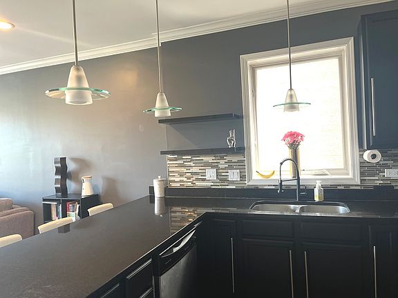 5th image of 6639 W Belmont Ave #2