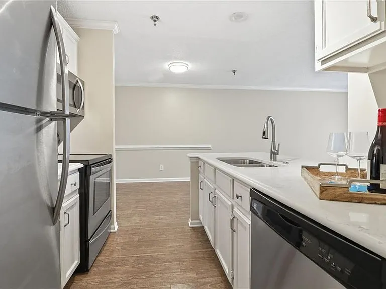300 Johnson Ferry Rd NE #B202 — Photo 8
