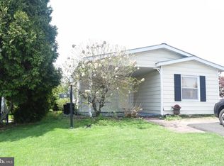 613 Stream View Dr, North Wales, PA 19454