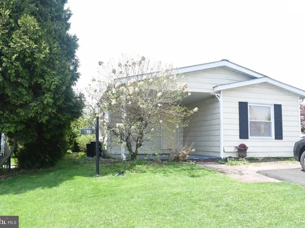 613 Stream View Dr, North Wales, PA 19454