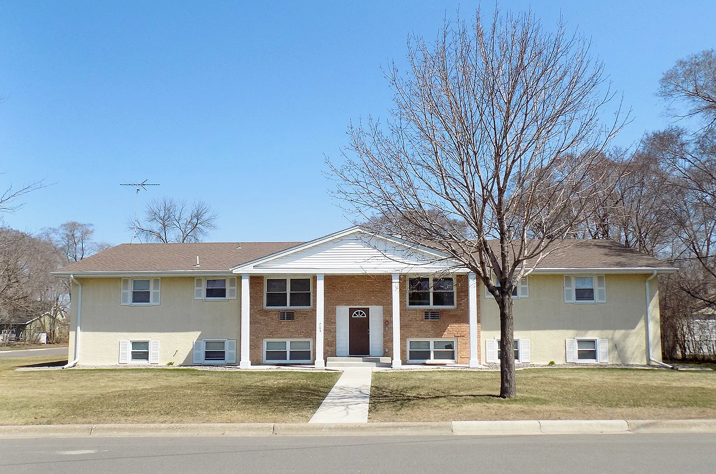 705 3rd St East Apartments, Monticello - 4 — Photo 1