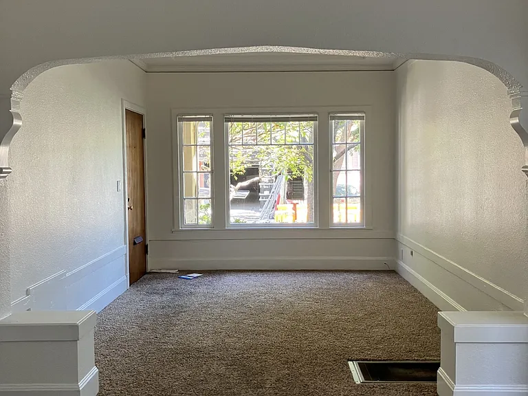 2337 Waverly St — Photo 1