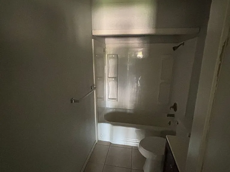 1111 N Kansas Expy — Photo 8