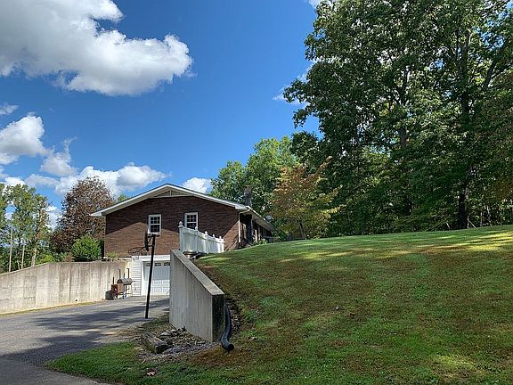 3rd image of 152 Shady Hill Dr