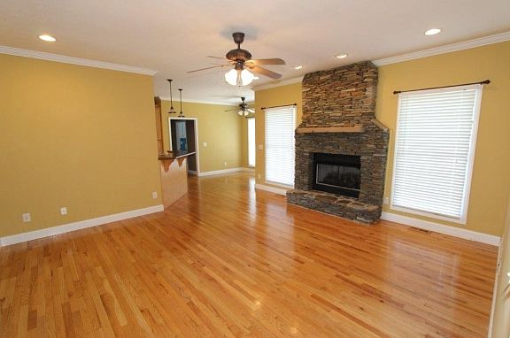 2nd image of 148 Camelot Ct