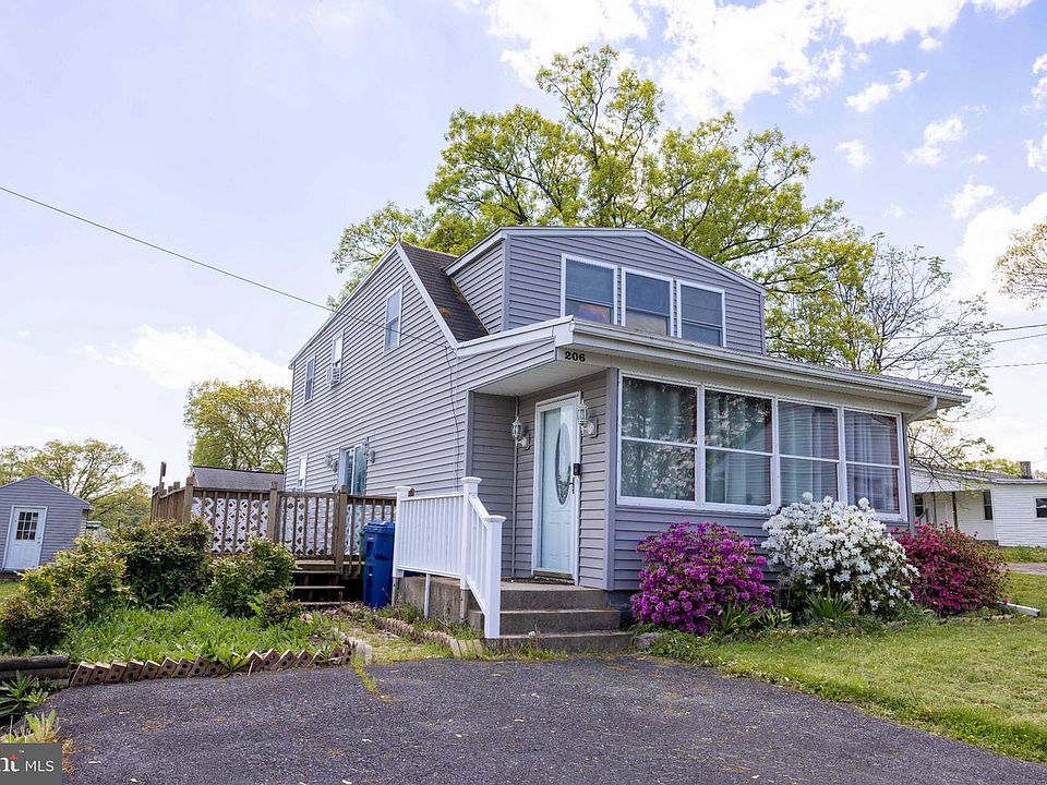 1st image of 206 Beaver Rd