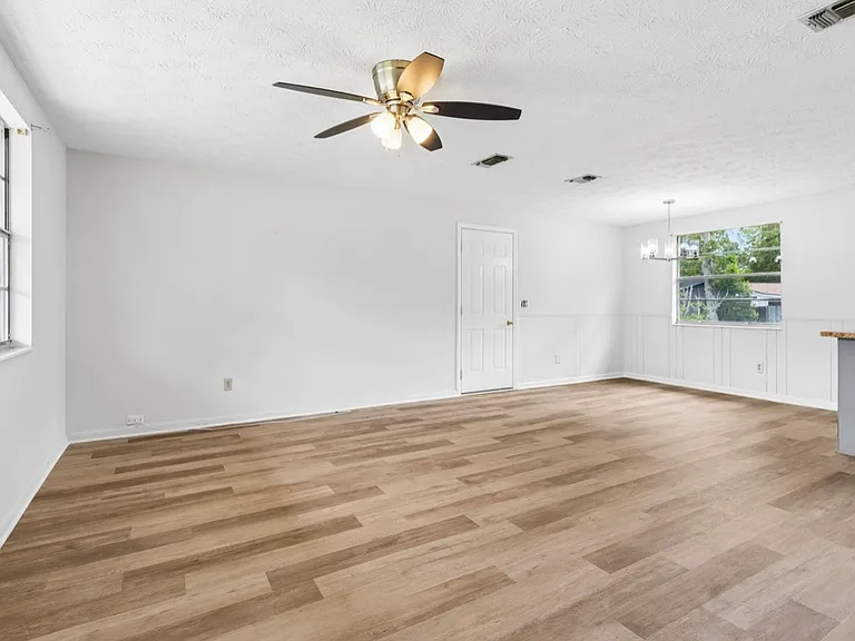 8428 Red Holly Ln — Photo 4