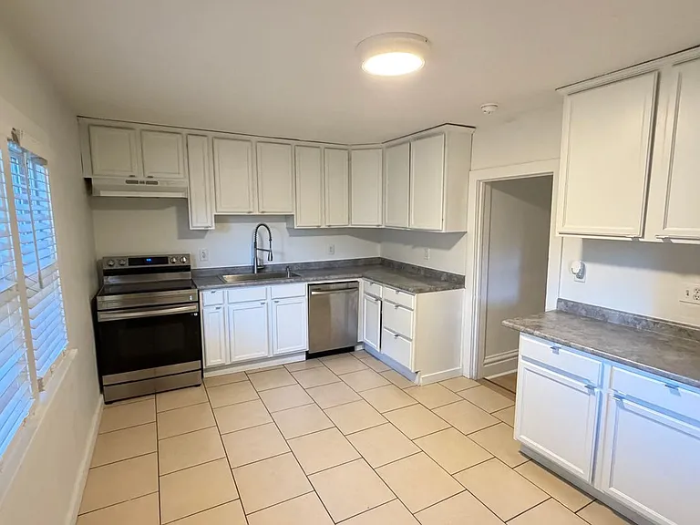 1023 Sigsbee St SE — Photo 9