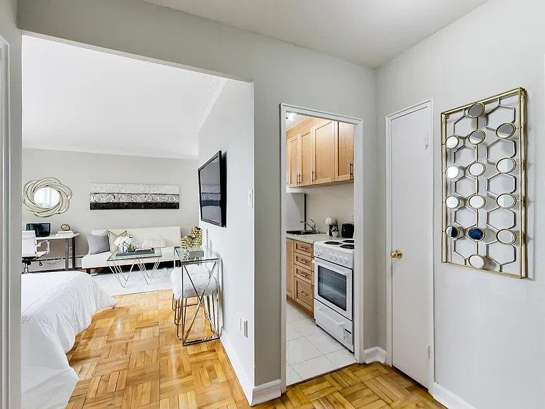 460 Eglinton Ave E #503 — Photo 35
