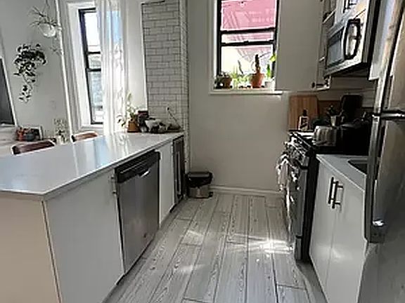 4th image of 762 Franklin Ave APT 2R