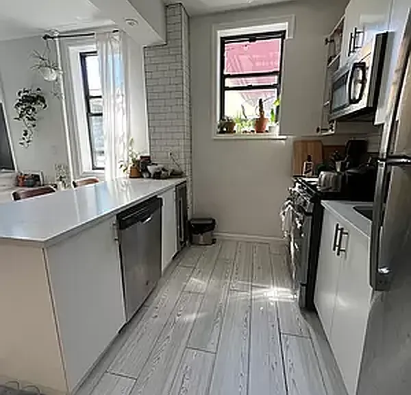 762 Franklin Ave #2R — Photo 4