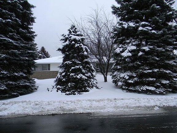 2nd image of 260 Somerset Ct