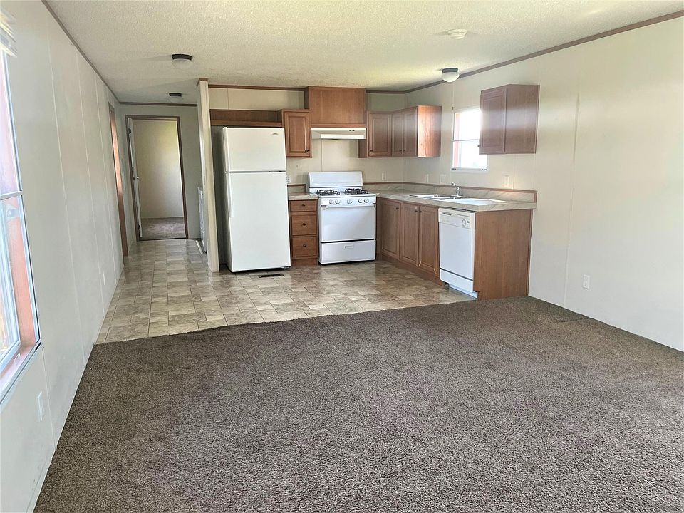 2nd image of 46655 Le Grande Blvd