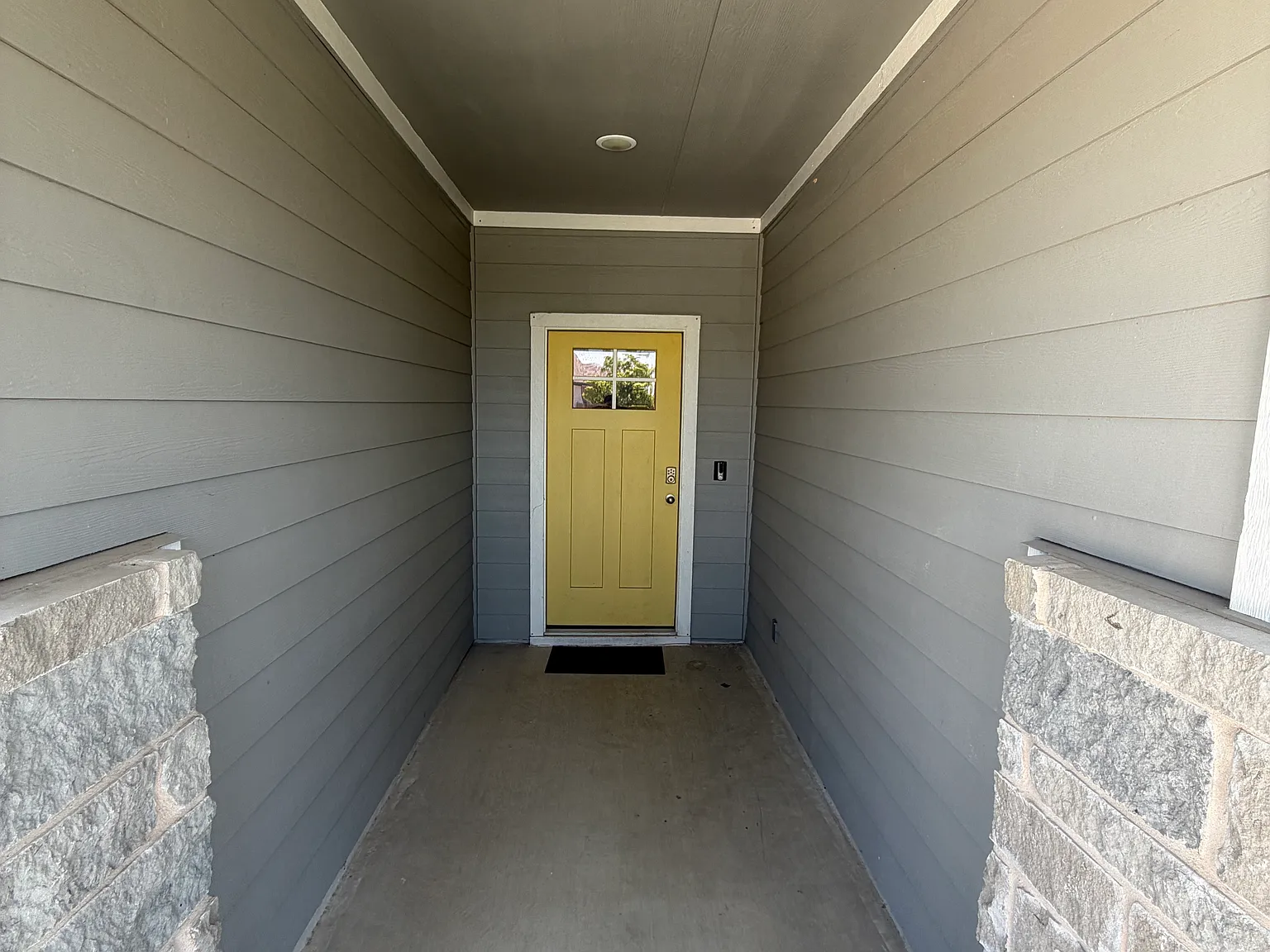 4 bed, 1612 sqft, $2,150 — Photo 2
