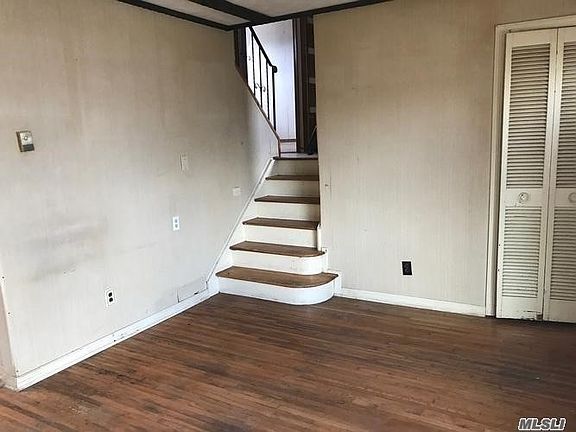 3rd image of 445 East Dr