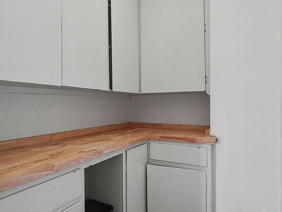 5th image of 2325 Parkview Ave APT 1