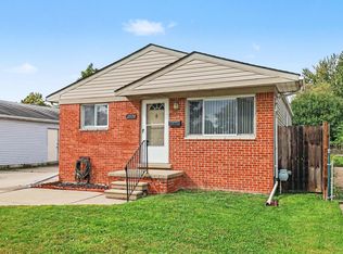 25151 Pearl St, Roseville, MI 48066