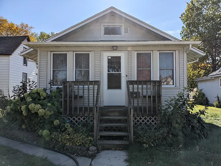 720 2nd St — Photo 1