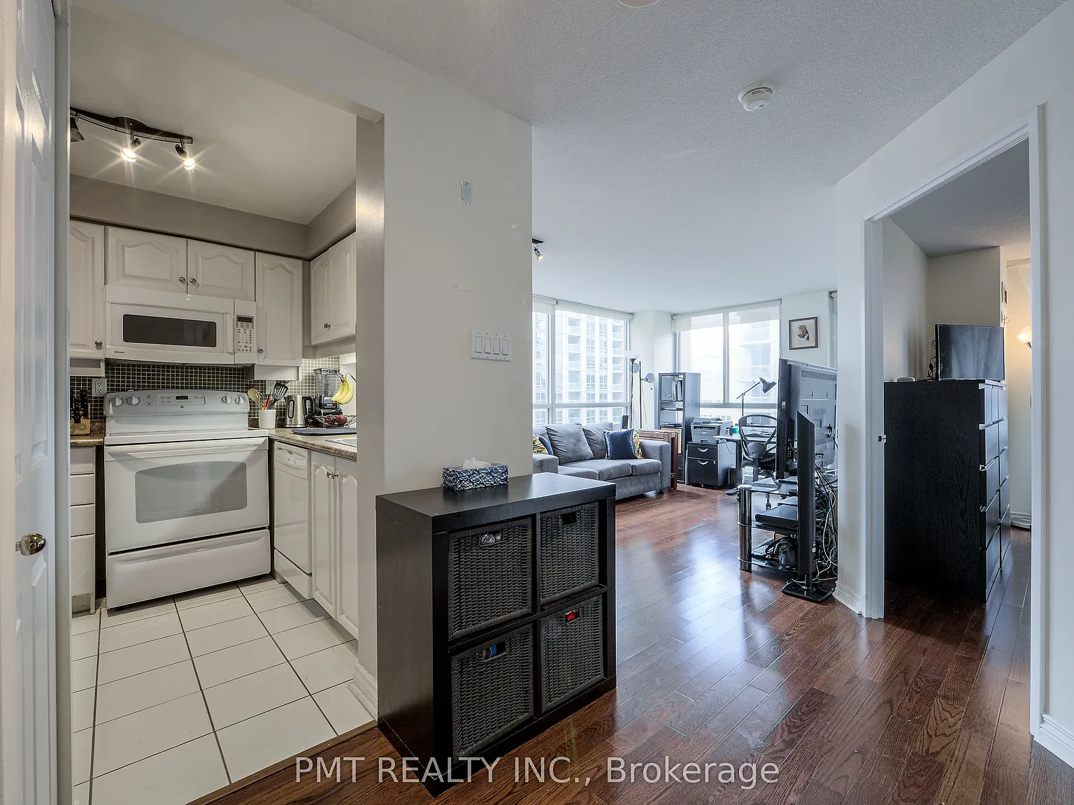 1 bed, $2,400 — Photo 4