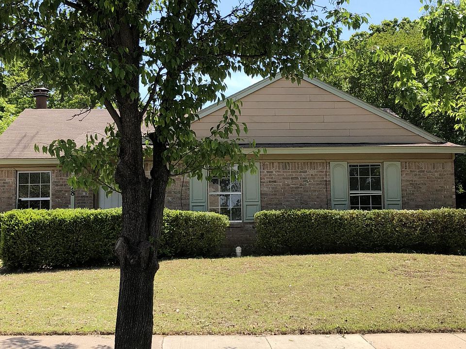 1st image of 828 Cavalier Dr