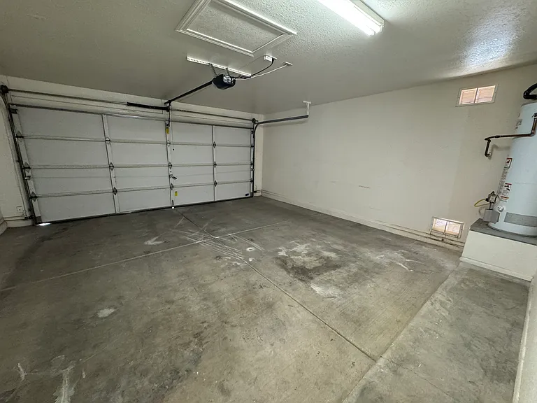 7815 S Wild Primrose Ave — Photo 36