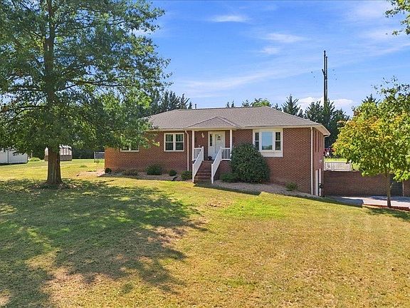 3rd image of 1821 White Hill Rd