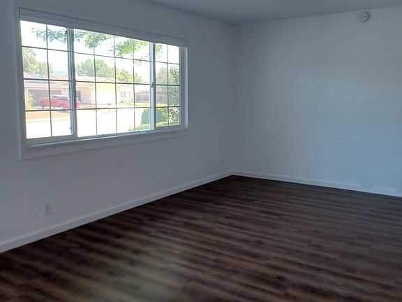 3rd image of 17425 Grand Prix Way