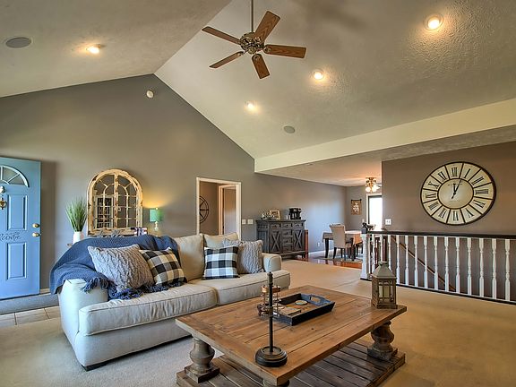 3rd image of 220 Wenzel Cir