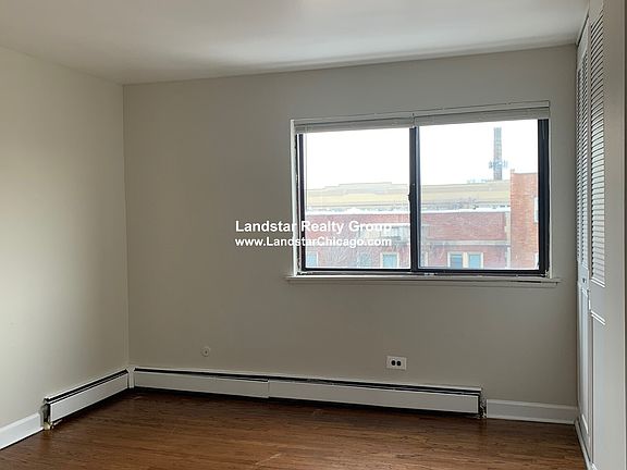 3rd image of 5917 N Kenmore Ave APT 522