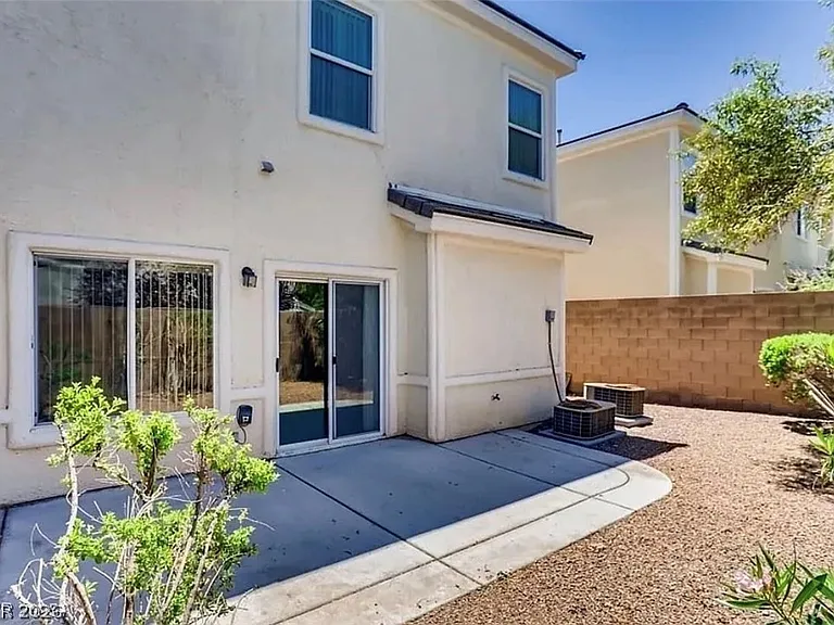 227 Charming Ct — Photo 15