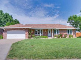 12 Cedar Dr, Halstead, KS 67056