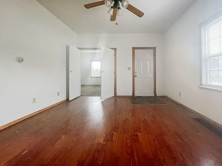 1617 W Memorial Dr — Photo 3