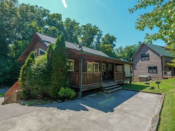 2nd image of 2613 Stonebrook Dr