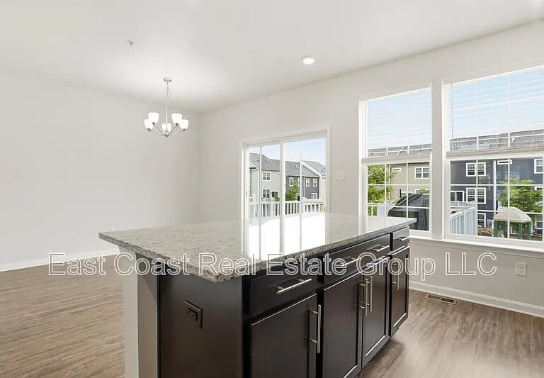 5123 Ironsides Dr — Photo 9
