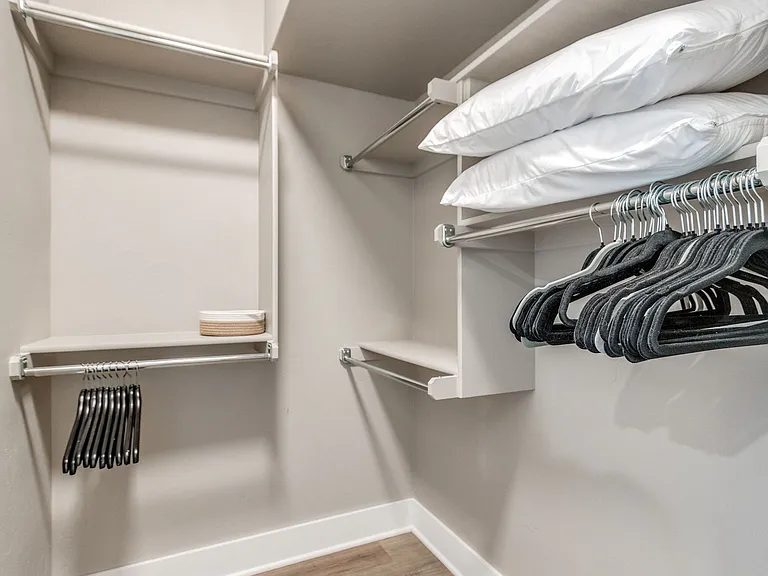 609 Abadan Dr — Photo 36