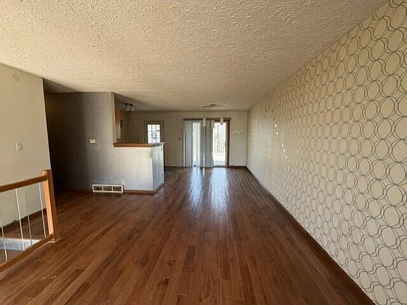 4th image of 714 Washington Park Blvd