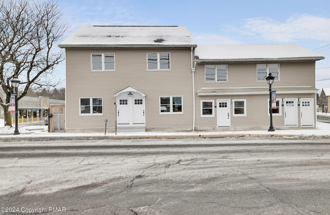 3 bed, 1144 sqft, $2,200 — Photo 1