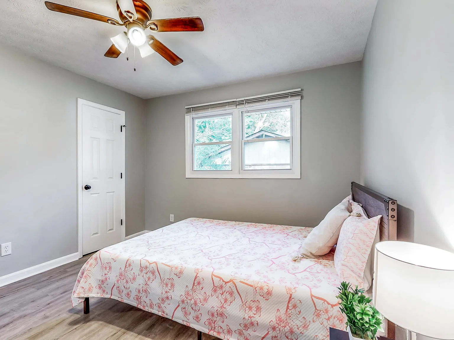 4 bed, 3.0 bath, 2016 sqft, $728 — Photo 1