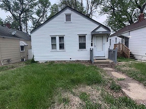 4th image of 1107 Howell St