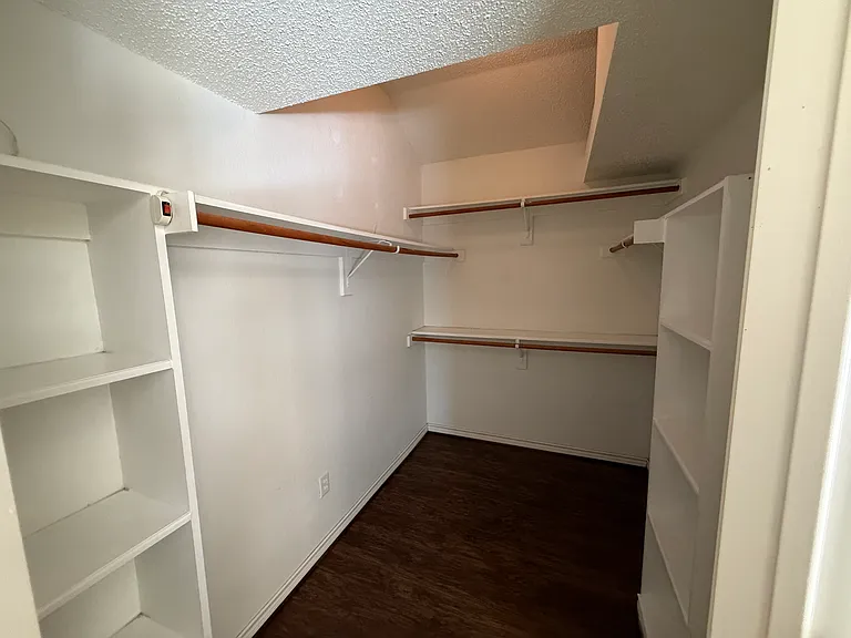1460 Norfolk Ct — Photo 10