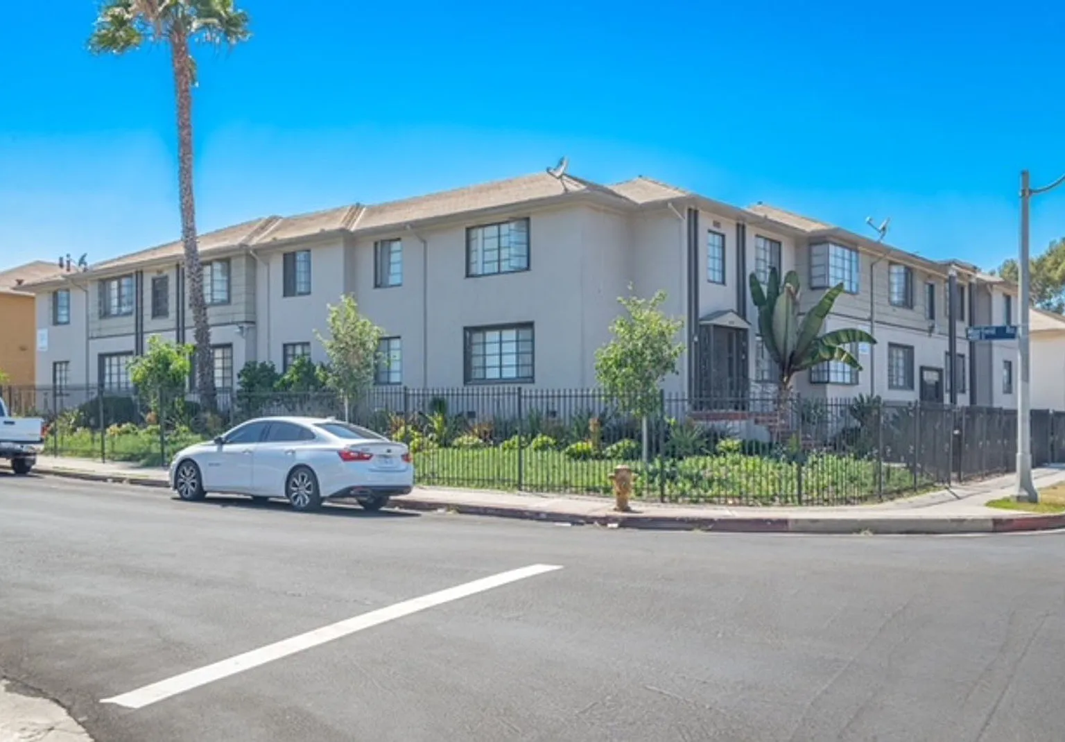 2 bed, 1.0 bath, 900 sqft, $2,095 — Photo 3